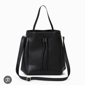 NIP Thirty One Crossbody Bucket Bag Black Smooth Pebble